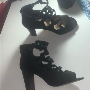 Torrid 10w black heels